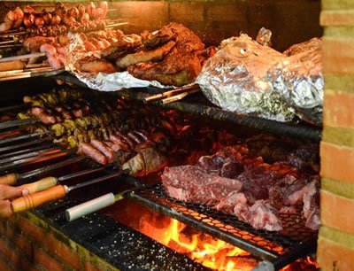 Buffet de Churrasco Rio de Janeiro - Mesa do churrasco montada, seus convidados podem se servir